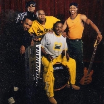 Артист Phil Davis