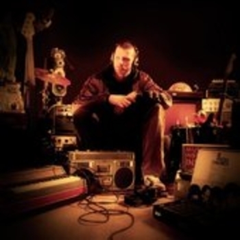 Roger Molls - What's Your Place ft. Ptates