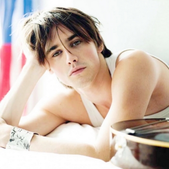 Артист Reeve Carney