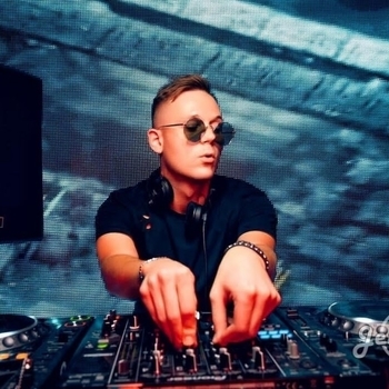 Russkie Didzhei - Rasskazhi snegurochka... Remix (iPleer.fm)