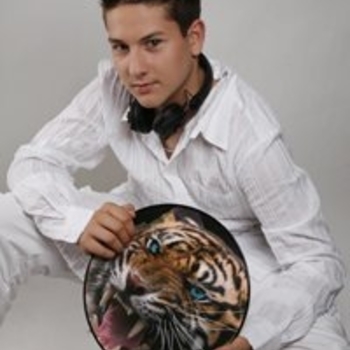 Raveboy - Dancing Through the Night