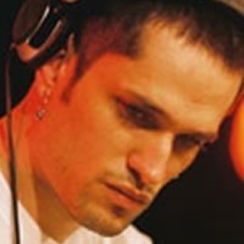 Renato Cohen - Tuff Guitar (Roberto Capuano Remix) [THE TRIANGLE RECORDS]