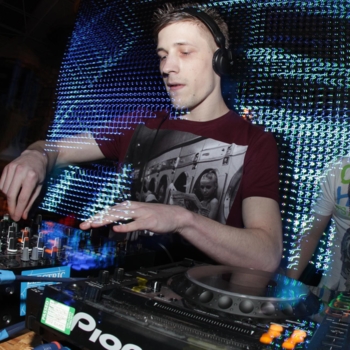 Suae & Pulsar Feat. Amba Shepard - Man On The Run (Rocket Pimp Remix)