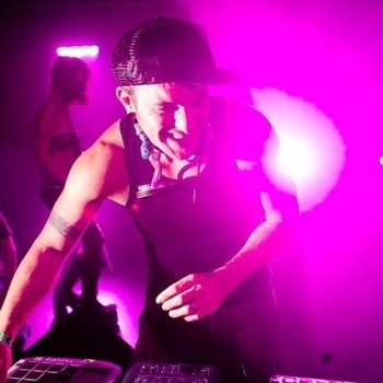 Vibesquad - Colorado In This (Weezy/YM - "roger that" VibeSquaD Remix)