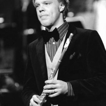 Vesa-Matti Loiri - Kultaiset korvarenkaat - Golden Earrings