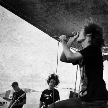 Xerxes feat. Aleah - Inhale