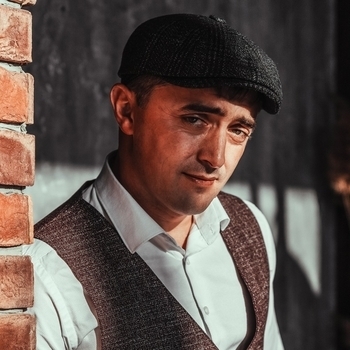 Артист Роберт Каракетов