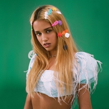 Tommy Genesis and Charli XCX - Bricks