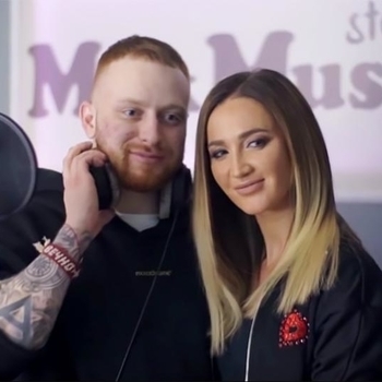 Ольга Бузова и Лёша Свик - Поцелуй на балконе