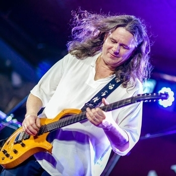 Артем Пора Домой, Чиж & Co - О любви