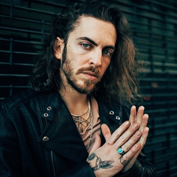 Артист Dennis Lloyd
