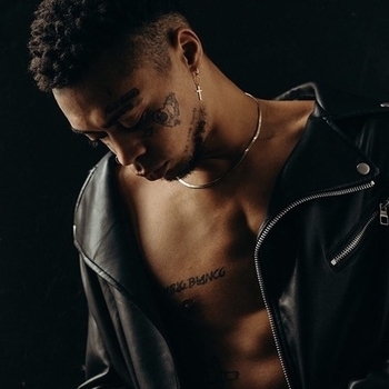 Dee Agostinho - Выкупаешь