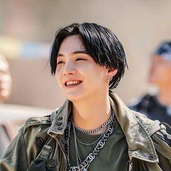 Артист Suga (Agust D)