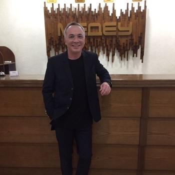 Артист Виват Басов