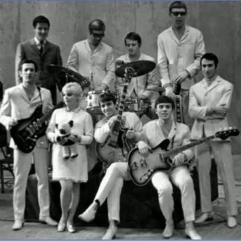 ВИА Калинка - Над окошком месяц