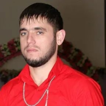 Артист Ислам Хариханов