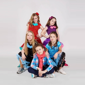 Детский ансамбль "Гномы" - Первая любовь