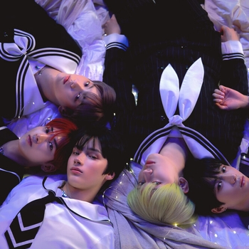 Tomorrow x Together - Upside Down Kiss