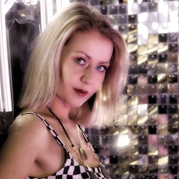 Elen Cora - Sleeping In Your Hands (Extended Mix 2009)