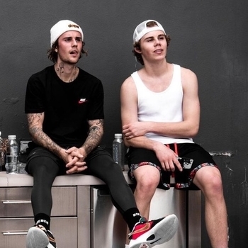 The Kid Laroi and Justin Bieber - Stay