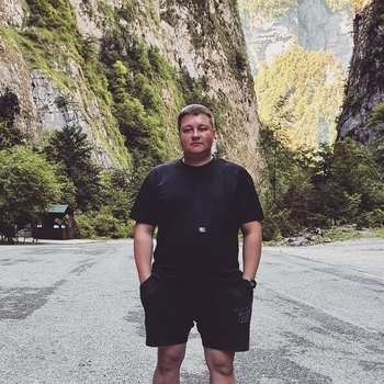 Kvinn - A Tale of Two (Deseven Remix)