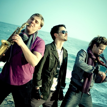 Sunstroke project - Walking in the rain