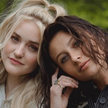 Артист Aly & AJ