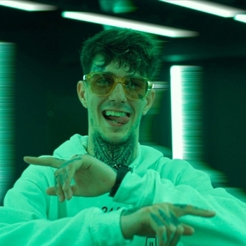 Yngluv - Прыгает