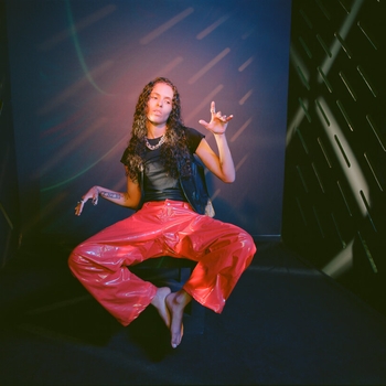 070 Shake - Perfect Weapon (Музыка из сериала "Бегущий по лезвию: Чёрный лотос / Blade Runner: Black Lotus")