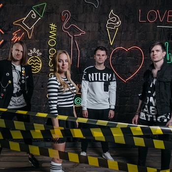 Alessiee - Running Through The Darkness