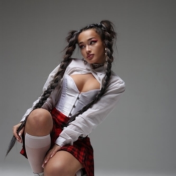 Mari M - Колхозница