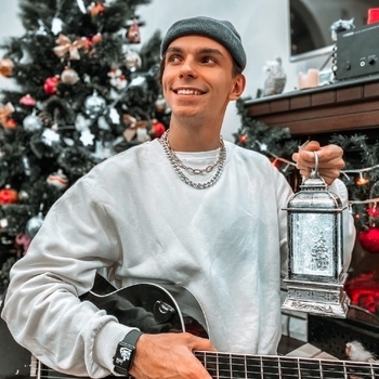 Allergia and Даша Некричи, Tusovka - Поцелуи в метро