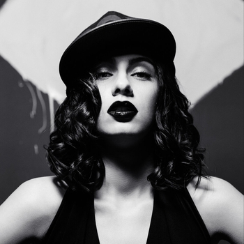 Аэта - Под водопадами