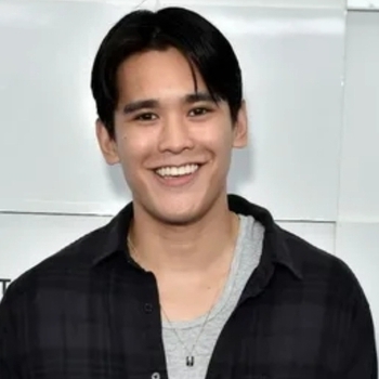 Артист Tollan Kim