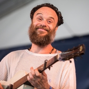 Артист Rodrigo Amarante