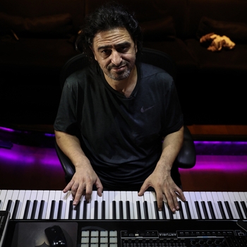 Артист Yildiray Gurgen