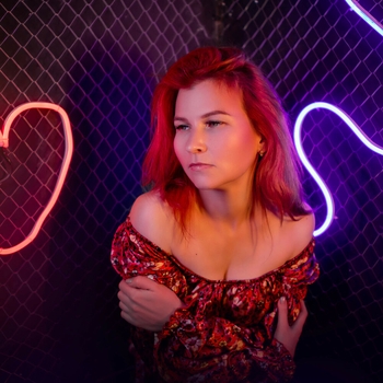 Alina Rovnich and Akula, Nitkin - Не твоя (2022)