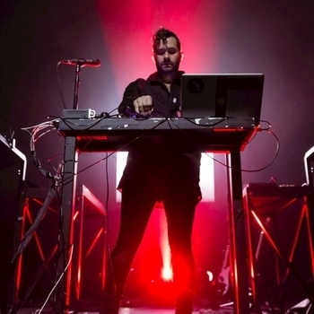 Telefon Tel Aviv and Phil Ranelin - Time Is Running Out (Telefon Tel Aviv Remix) (Remixes Compiled 2007)