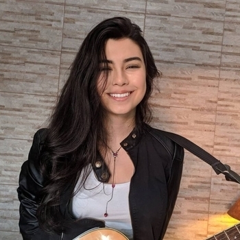 Larissa Liveir - Childish Gambino (Guitar loop) (Redbone Cover) (2021)