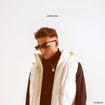 Артист Johnny Bee