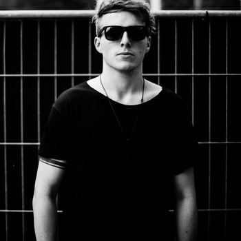 Kevin de Vries, Omiki - Gloria