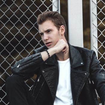 Roman Voloznev и Тимоха Сушин - Любовь