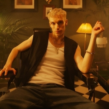 Makrae feat T-Fest, Скриптонит, Bmb Spacekid - Одну дверь (Single 2019)