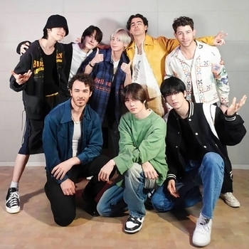 Артист Txt and Jonas Brothers