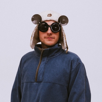 Школьник - Парк (Бомбамэн 2016)