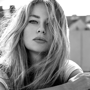 Zoë and 2000, Palmers - Feel (Single 2022)