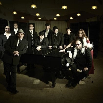 Sto Zvirat and Tomas Belko, Petr Ostrouchov - Dáma S Čápem (Nikdy Nic Nebylo 2004)