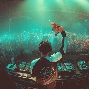 Pablo (Ind) feat Pablo - Food Chain (Single 2018)