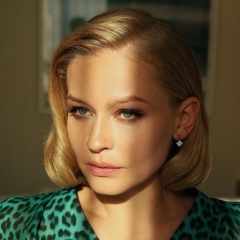 Георгий Табуркин и Юлия Пересильд - Серенада Трубадура. Детство (Саундтрек из фильма Бременские музыканты)