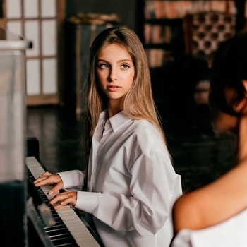 Артист София Берг